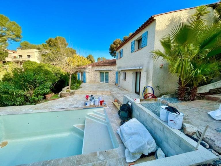 Chantier piscine pour une maison à Conflans